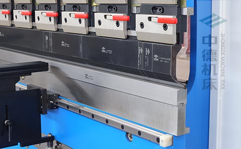 ZDPK-10025分段數(shù)控模具及高精度模具快夾，換模速度快5倍，加高型模托是門業(yè)制造專業(yè)配置.jpg