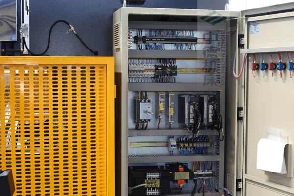 ZDPE10025-ESTUN原廠適配電氣箱總成，抗干擾能力強，電氣運行穩(wěn)定.jpg